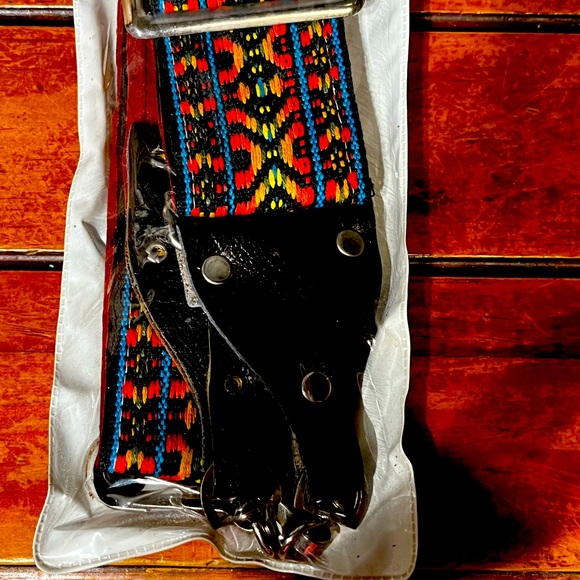 Carry-All Camera Strap - Picture 4 of 7